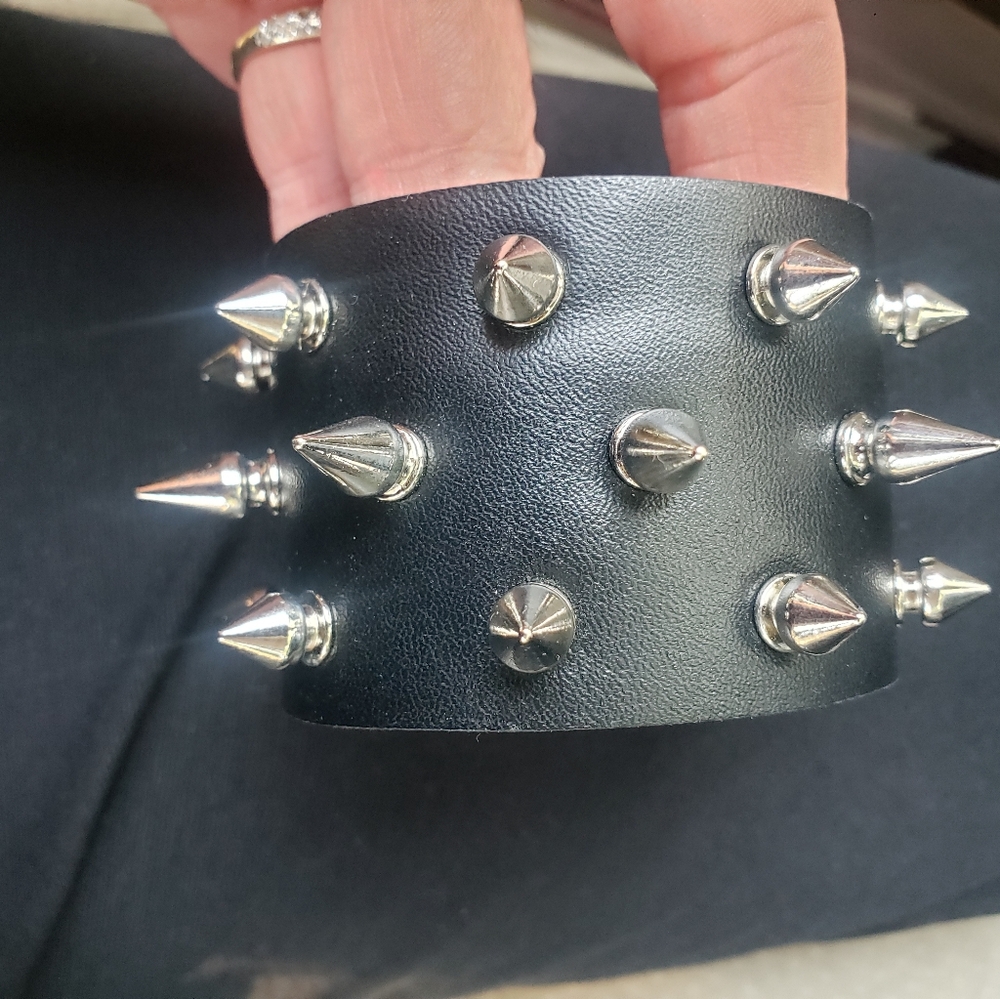 Spiked stud bracelet